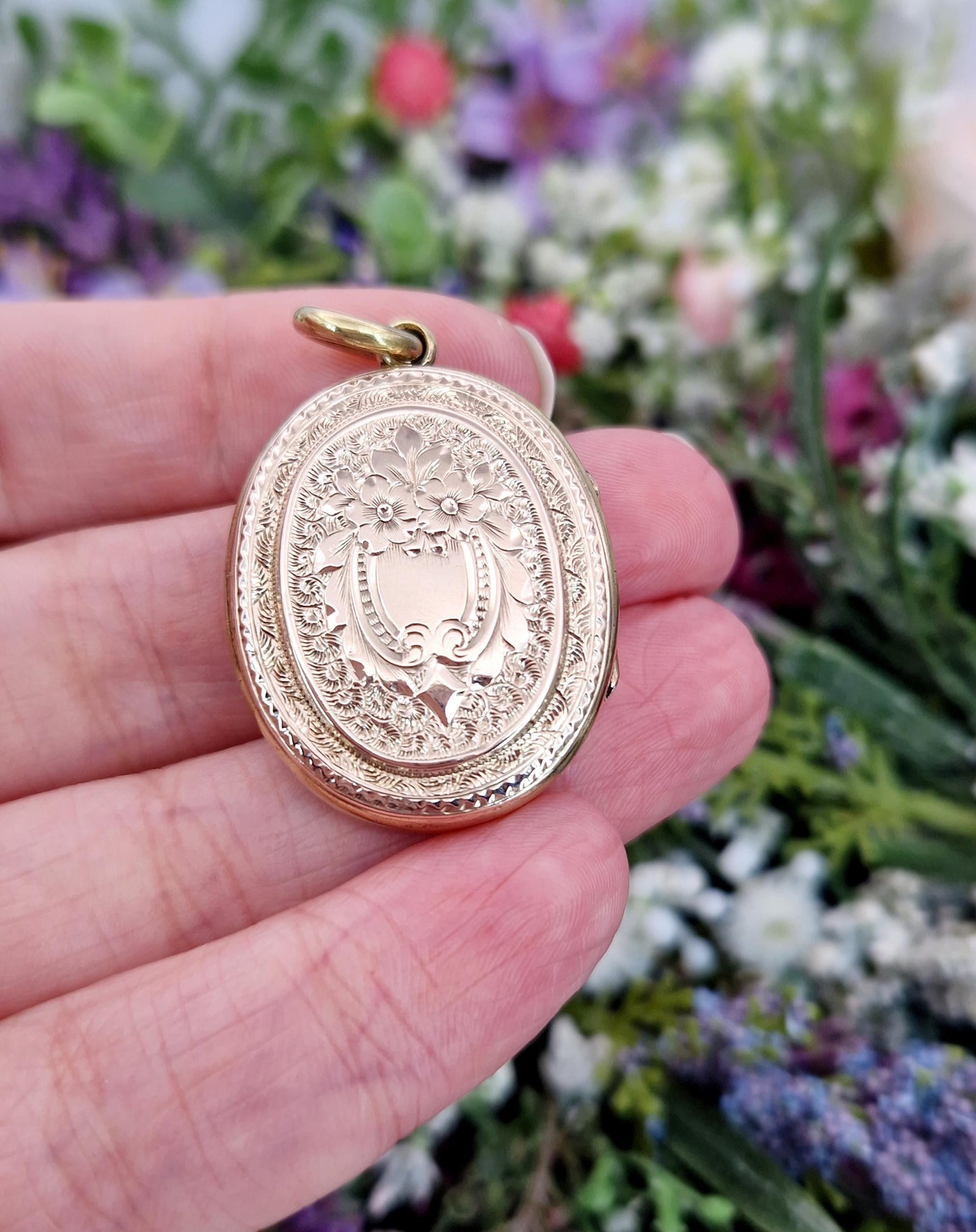Antique Victorian 9ct Gold Ornate Engraved Oval Botanical Floral Locket Pendant