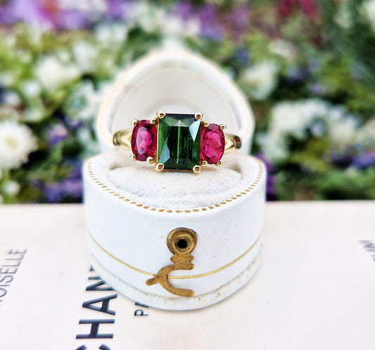 Vintage 9ct Yellow Gold Green Chrome Diopside and Pink Tourmaline Trilogy Ring / Size S 1/2 or 9.75