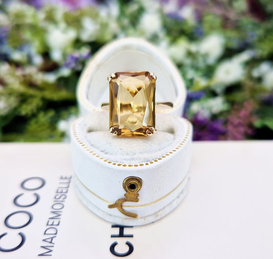 Vintage 1964 Scottish 9ct Yellow Gold Rectangular Citrine Gemstone Solitaire Ring / Size L 1/2 or 6.25