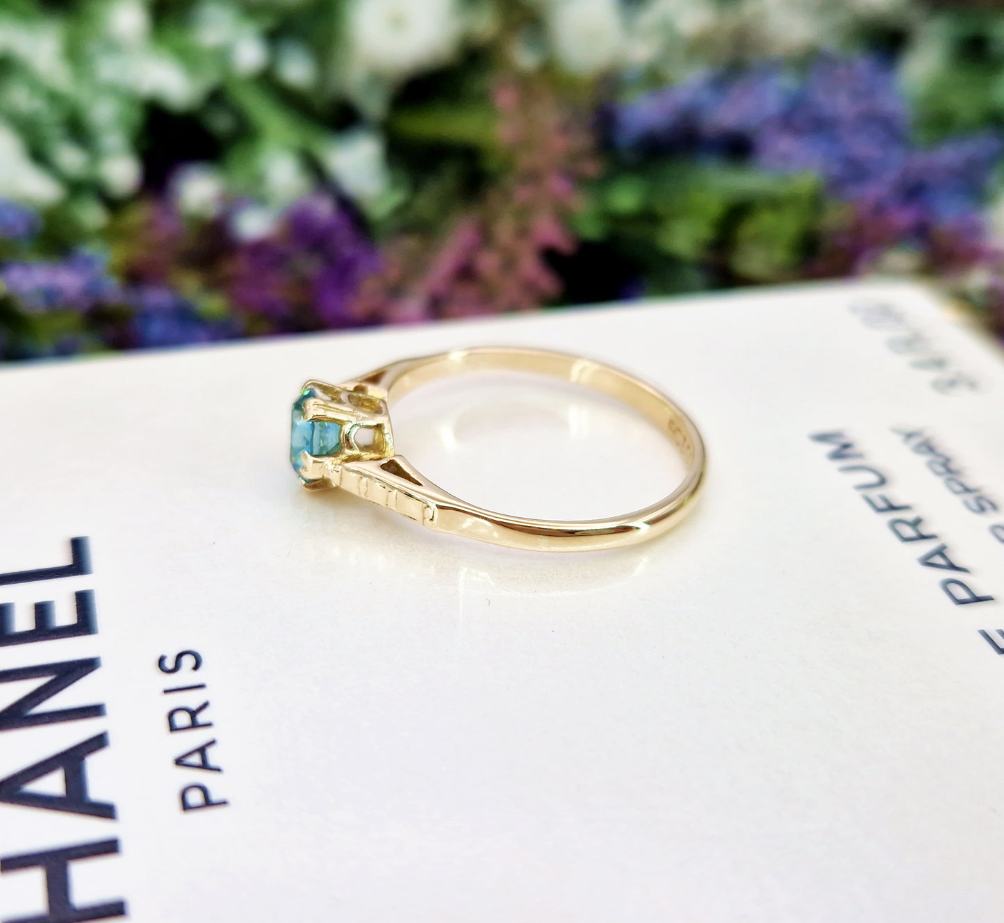 Antique Art Deco 9ct Yellow Gold Blue Zircon Gemstone Solitaire Ring / Size O 1/2 or 7.75