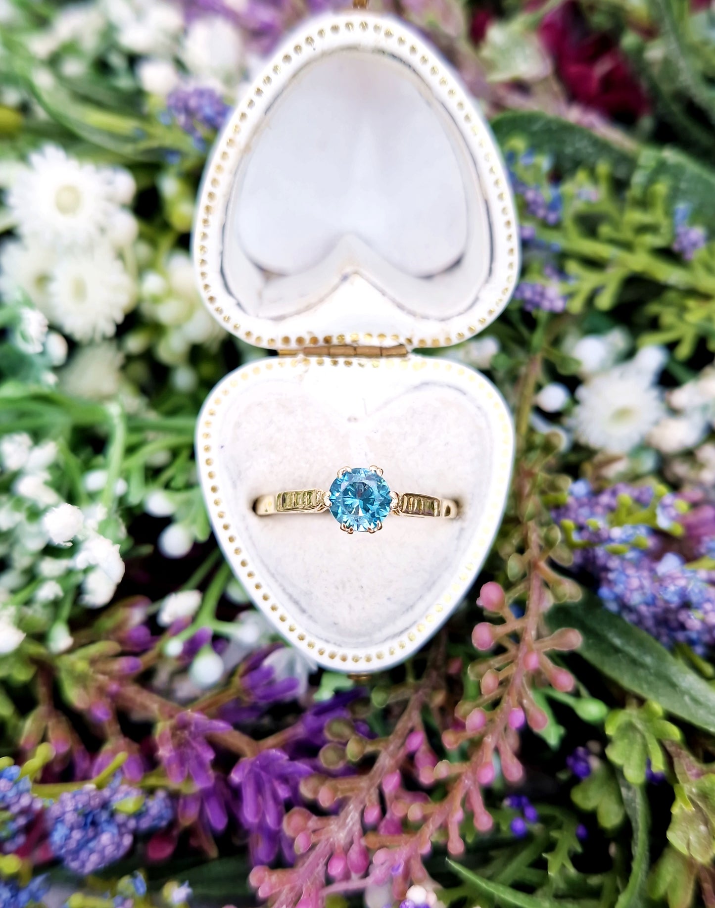 Antique Art Deco 9ct Yellow Gold Blue Zircon Gemstone Solitaire Ring / Size O 1/2 or 7.75