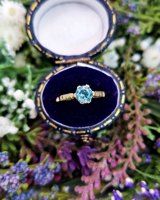 Antique Art Deco 9ct Yellow Gold Blue Zircon Gemstone Solitaire Ring / Size O 1/2 or 7.75