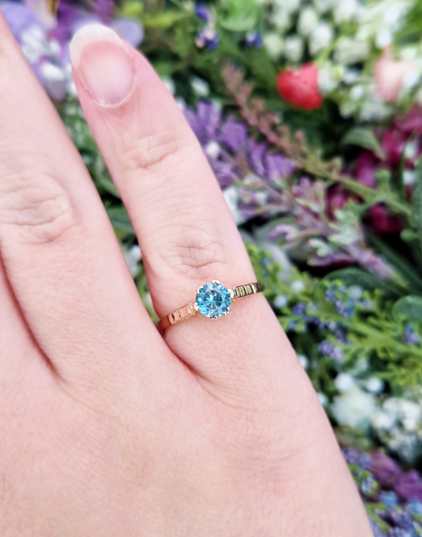 Antique Art Deco 9ct Yellow Gold Blue Zircon Gemstone Solitaire Ring / Size O 1/2 or 7.75