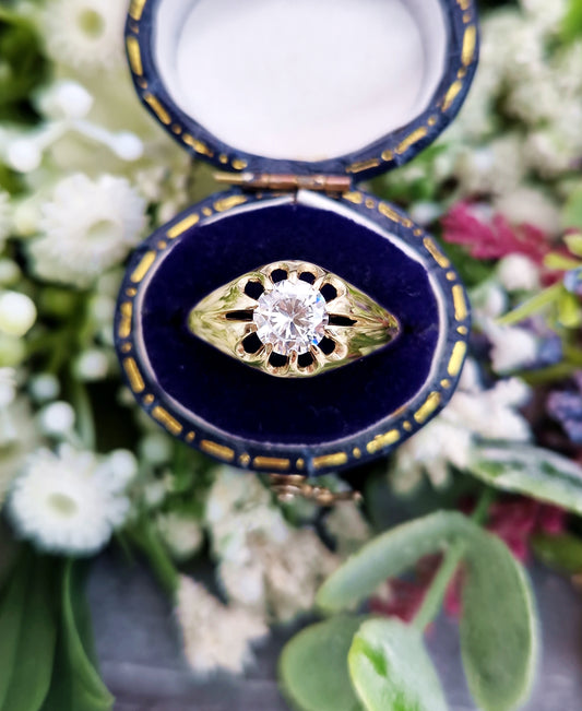 Vintage 1986 Victorian Style 9ct Yellow Gold Buttercup CZ Solitaire Ring / Size R 1/2 or 9.25