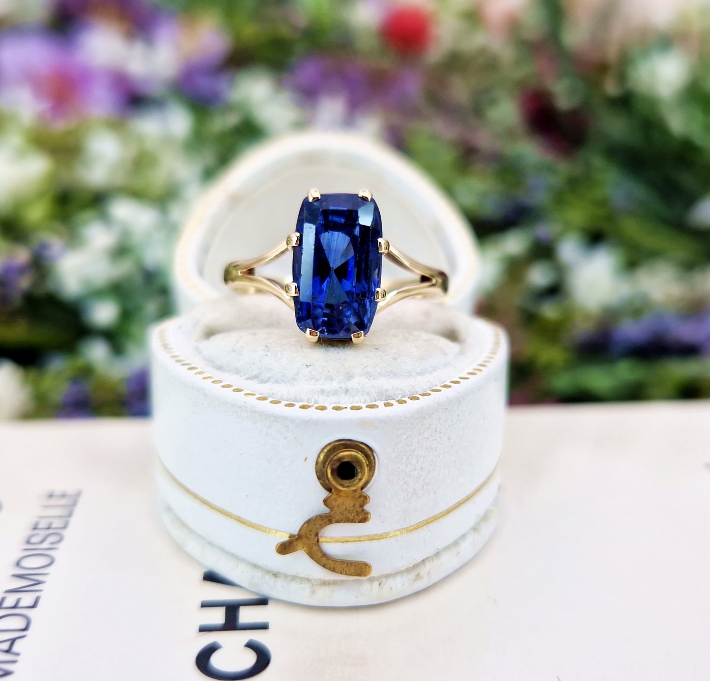 Antique Art Deco 9ct Yellow Gold Natural Blue Sapphire Solitaire Ring / Size N 1/2 or 7.25