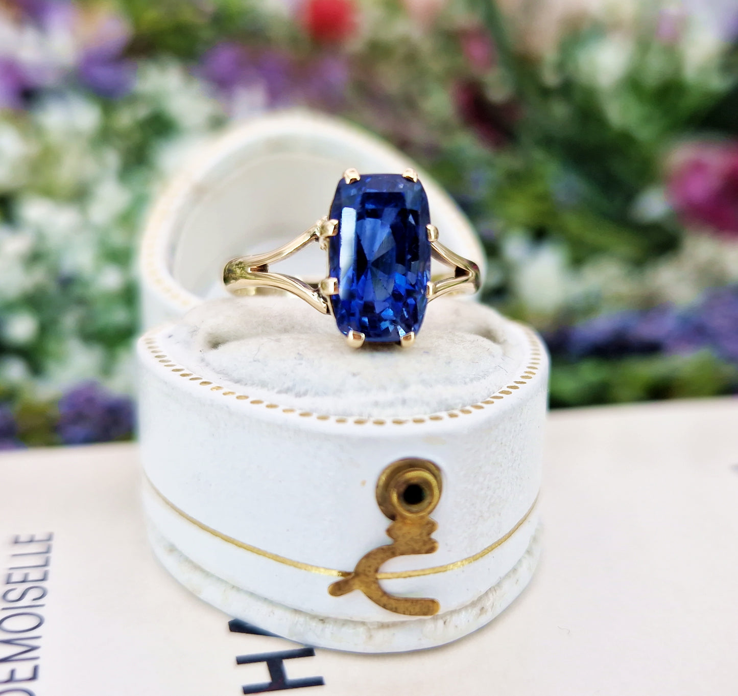 Antique Art Deco 9ct Yellow Gold Natural Blue Sapphire Solitaire Ring / Size N 1/2 or 7.25