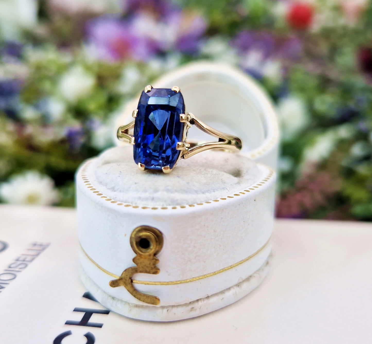 Antique Art Deco 9ct Yellow Gold Natural Blue Sapphire Solitaire Ring / Size N 1/2 or 7.25