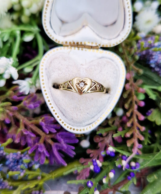 Vintage 1995 9ct Yellow Gold Dainty Love Heart Crystal Signet Ring / Size I 1/2 or 4.75