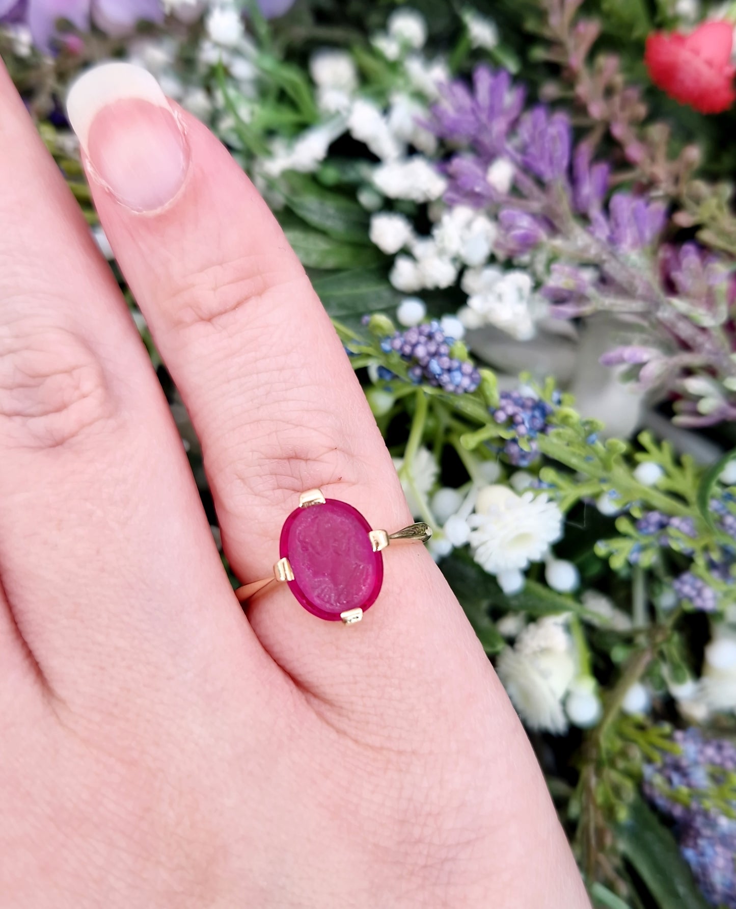 Antique Art Deco 9ct Yellow Gold Carved Cameo Portrait Ruby Solitaire Ring / Size N 1/2 or 7.25