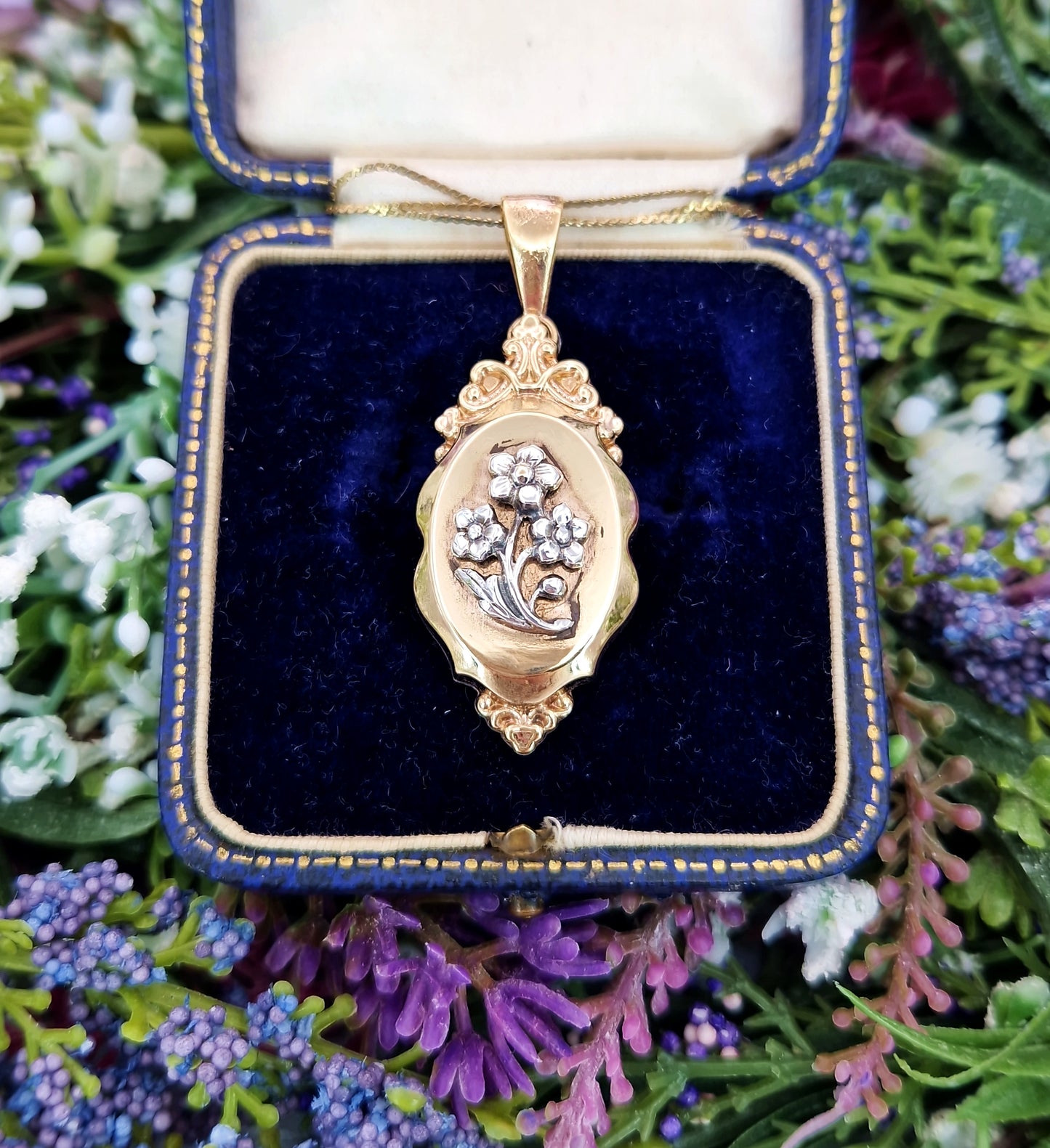 Antique Art Nouveau Gold Tone Floral Locket Pendant with Opening Glass Panel