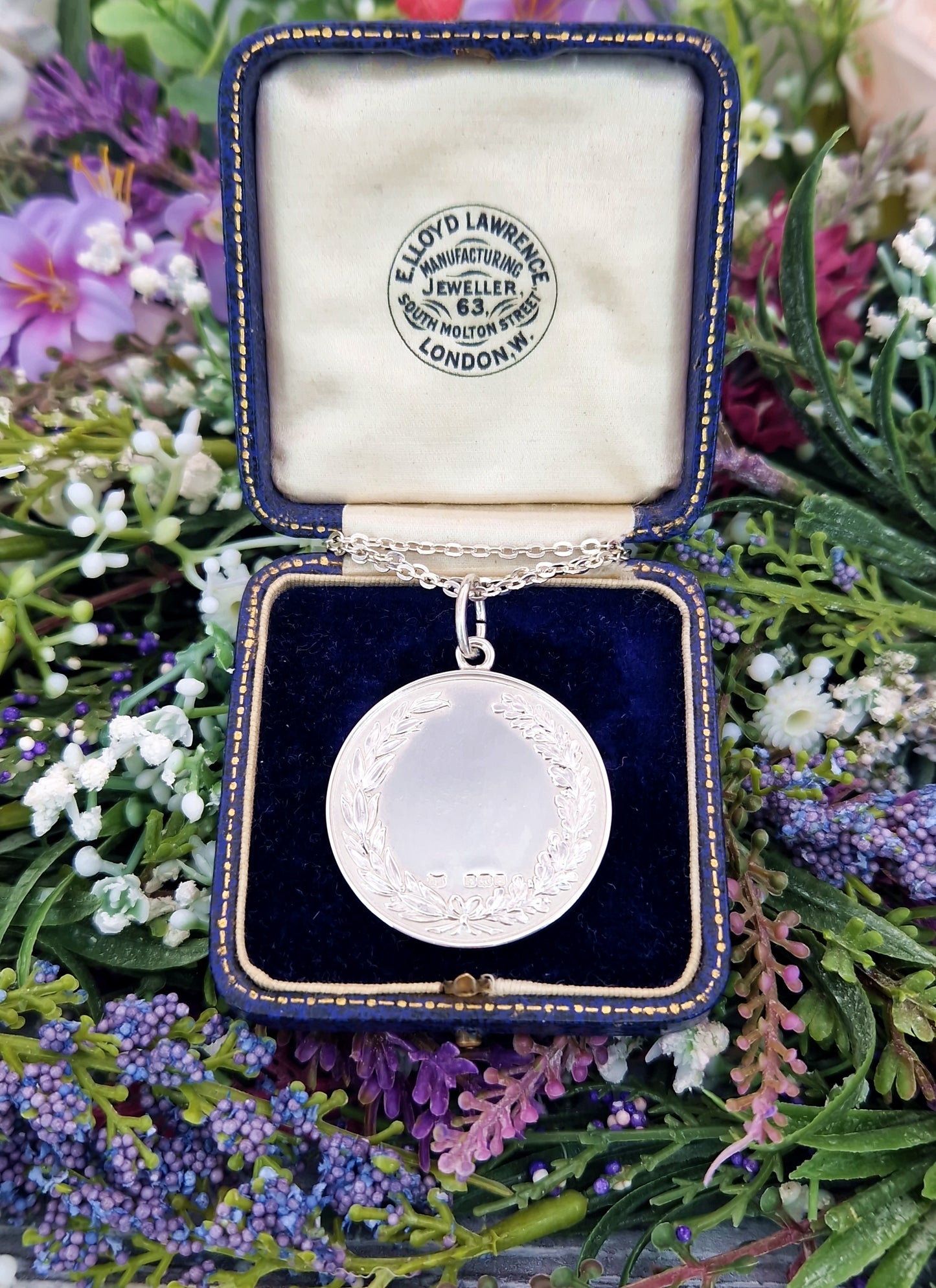Vintage 1936 Hallmarked Sterling Silver Engraved Laurel Leaf Circular Pendant / Fob 14.4 grams