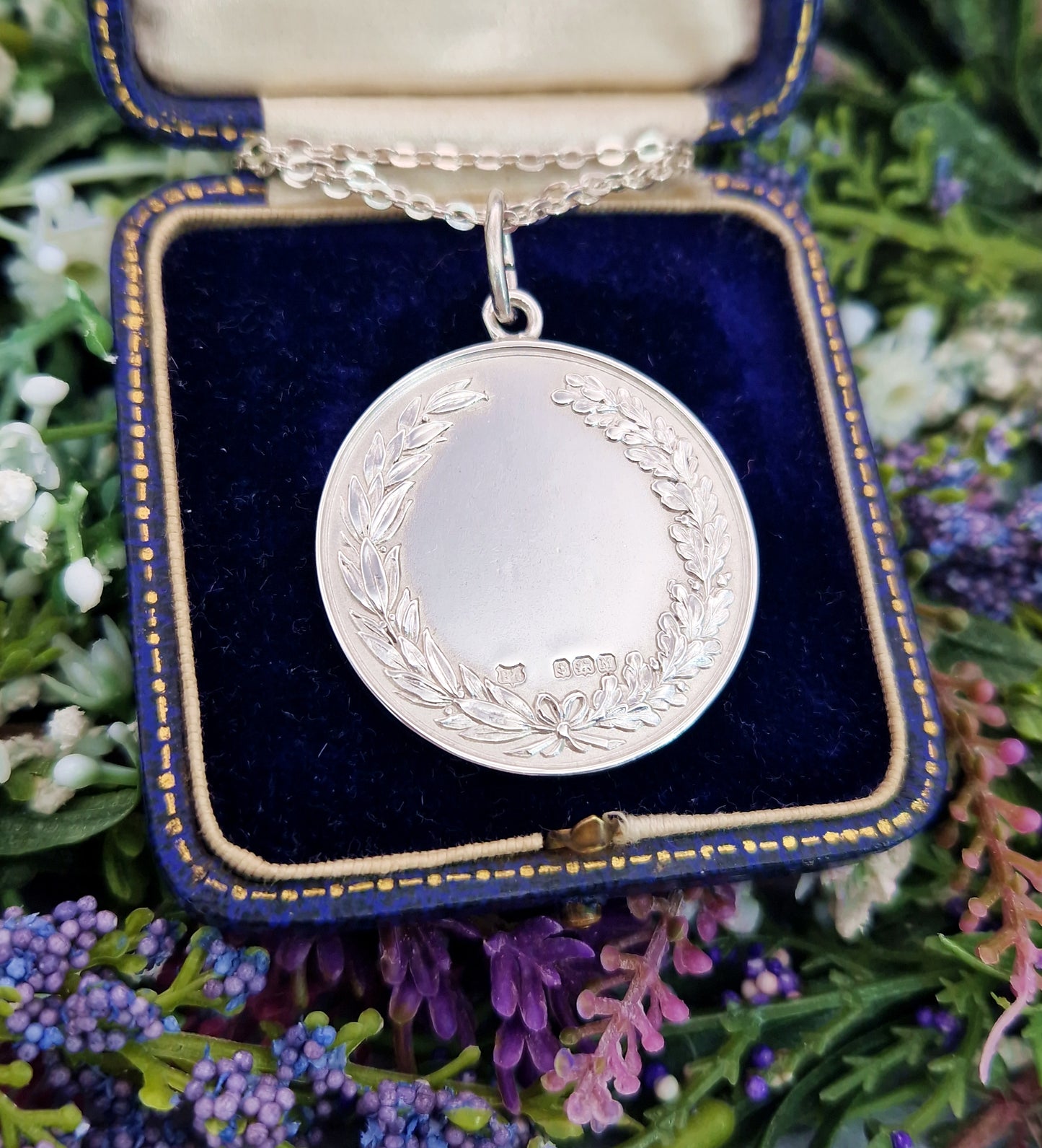 Vintage 1936 Hallmarked Sterling Silver Engraved Laurel Leaf Circular Pendant / Fob 14.4 grams