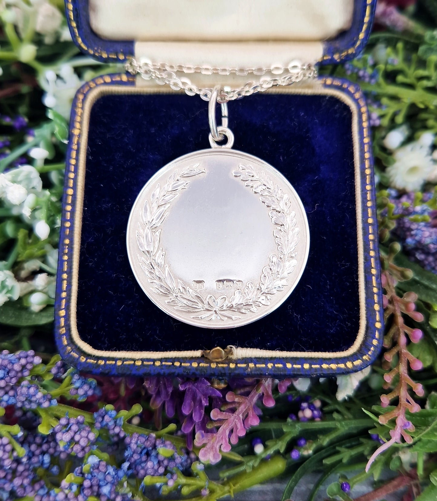 Vintage 1936 Hallmarked Sterling Silver Engraved Laurel Leaf Circular Pendant / Fob 14.4 grams