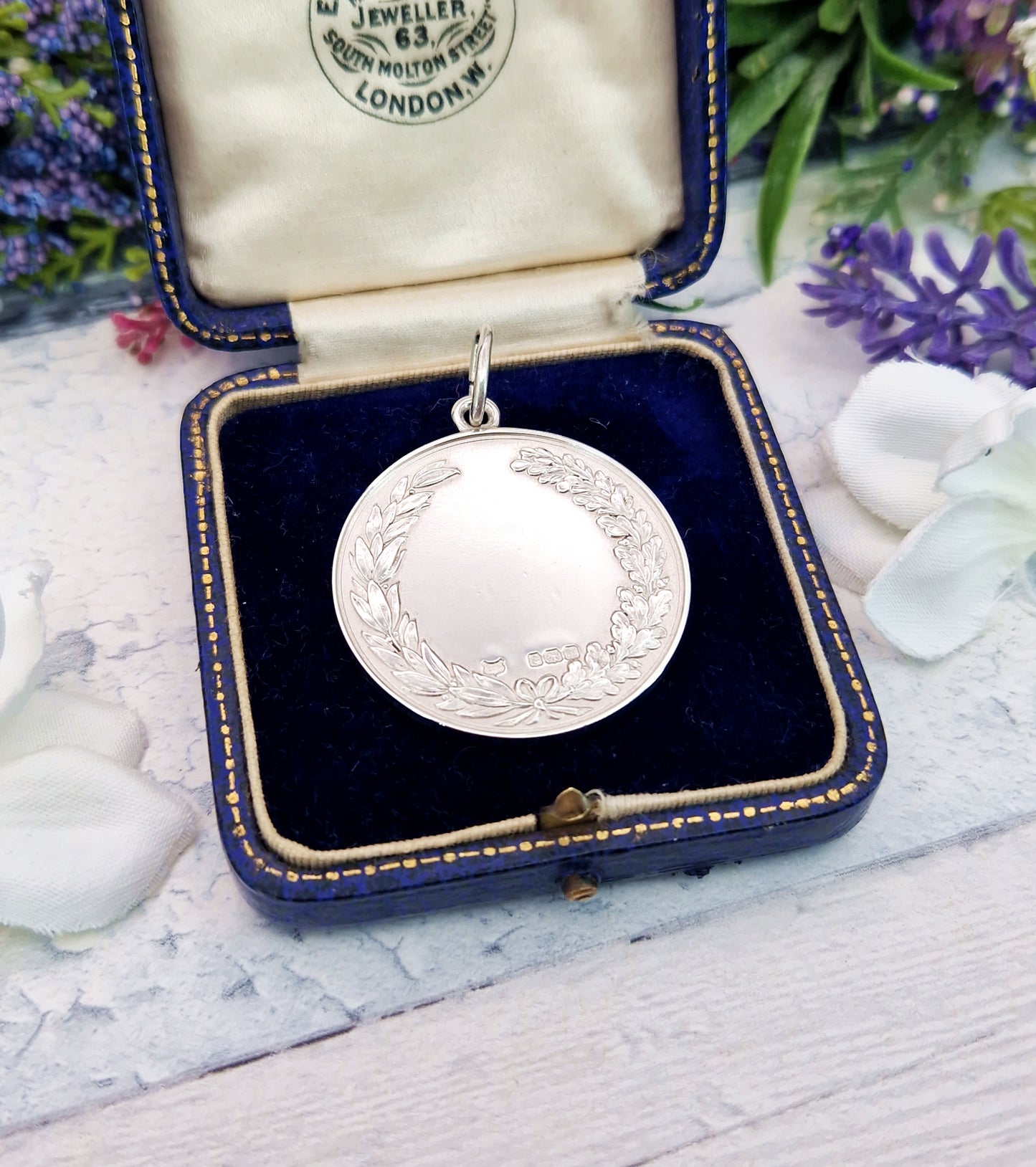 Vintage 1936 Hallmarked Sterling Silver Engraved Laurel Leaf Circular Pendant / Fob 14.4 grams