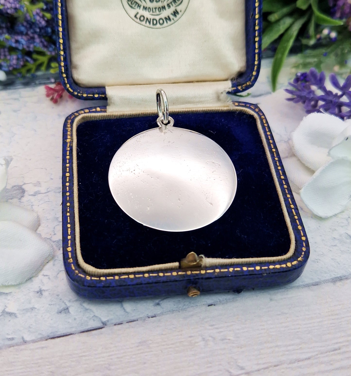 Vintage 1936 Hallmarked Sterling Silver Engraved Laurel Leaf Circular Pendant / Fob 14.4 grams