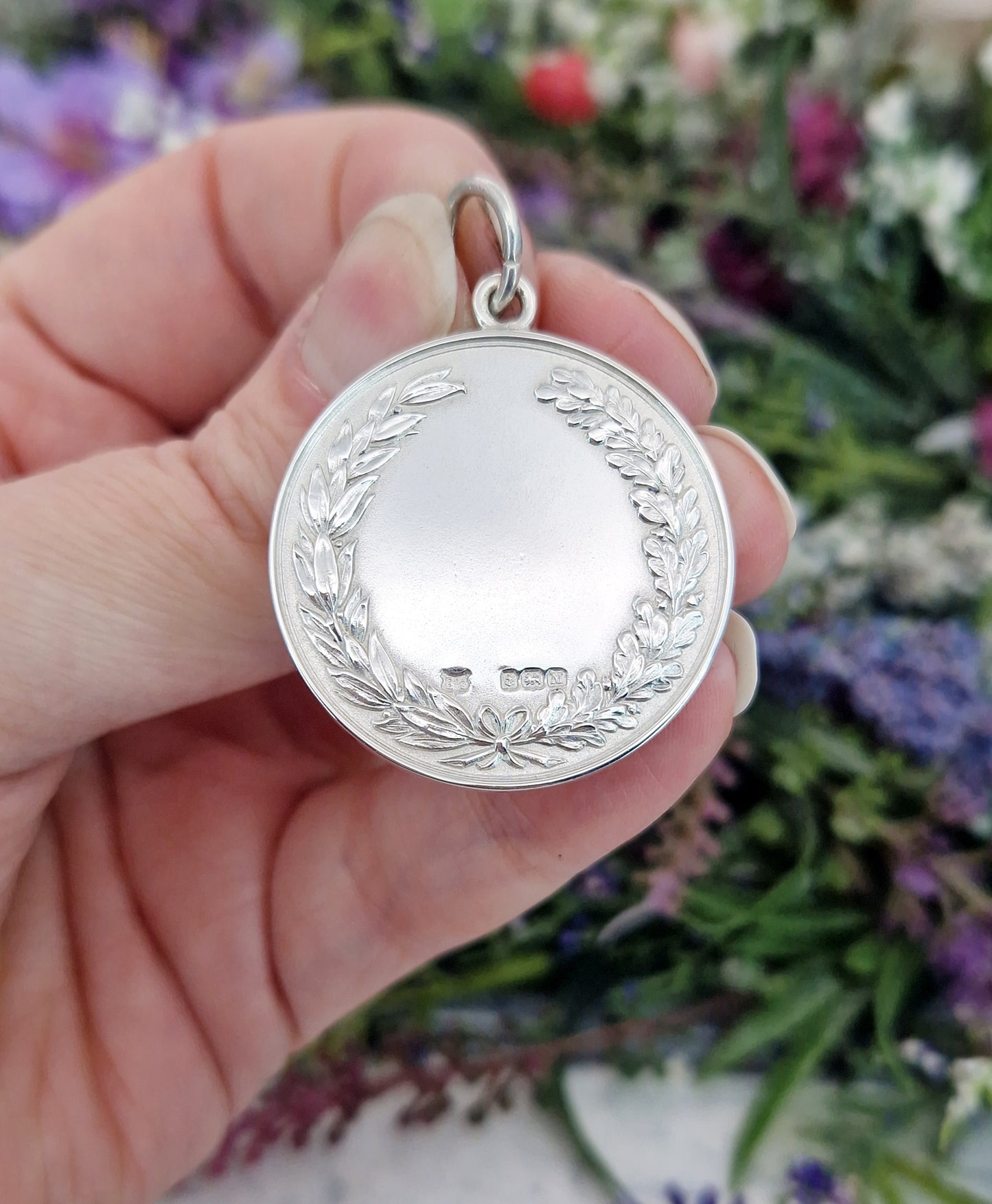 Vintage 1936 Hallmarked Sterling Silver Engraved Laurel Leaf Circular Pendant / Fob 14.4 grams