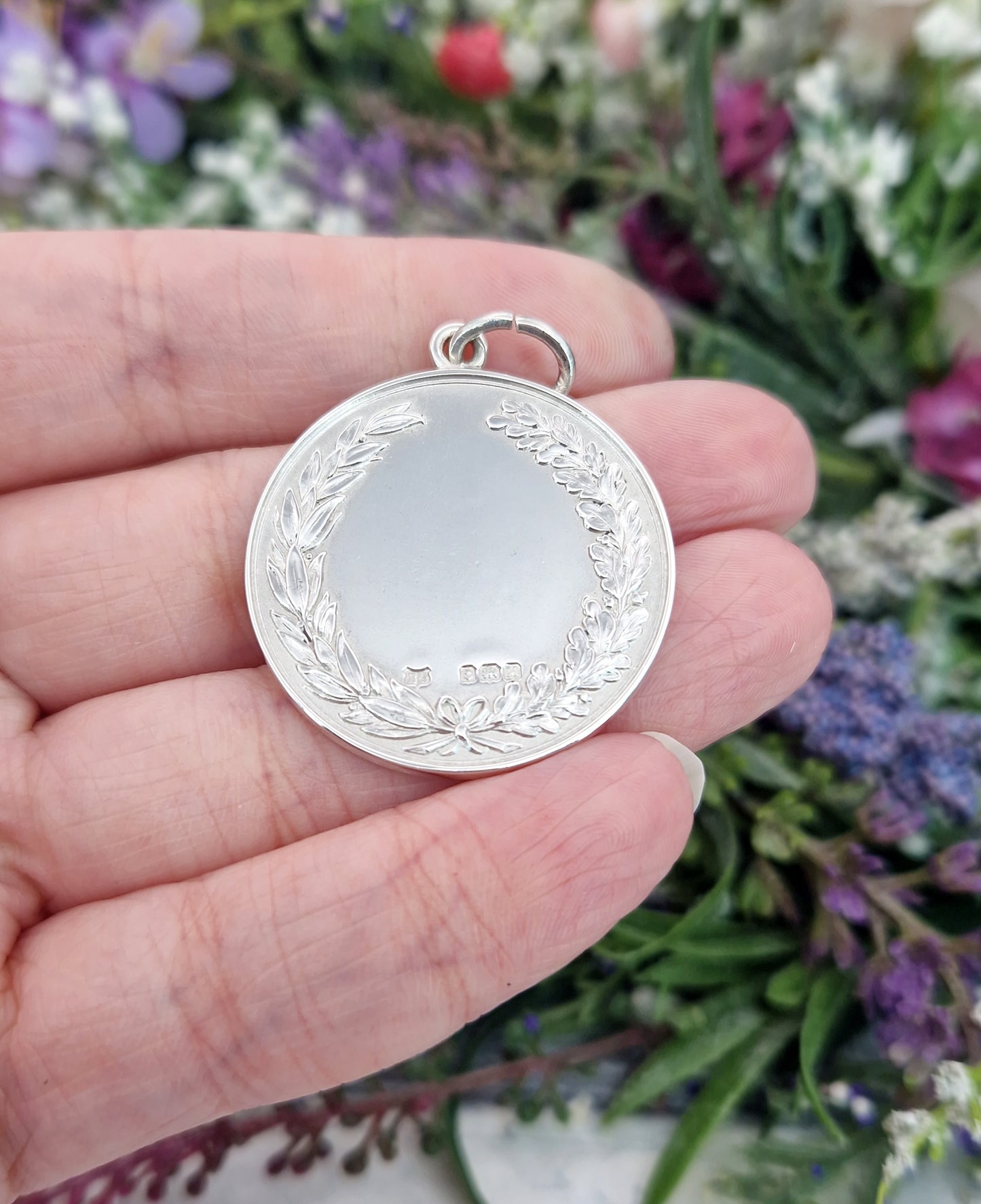 Vintage 1936 Hallmarked Sterling Silver Engraved Laurel Leaf Circular Pendant / Fob 14.4 grams