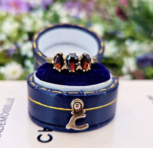 Vintage Edinburgh 1982 9ct Yellow Gold Red Garnet Trilogy Ring / Size Q or 8.5