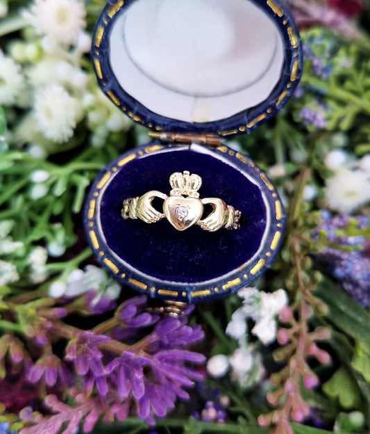 Vintage 9ct Yellow Gold Heart Claddagh Crown Crystal Solitaire Ring / Size N 1/2 or 7.25