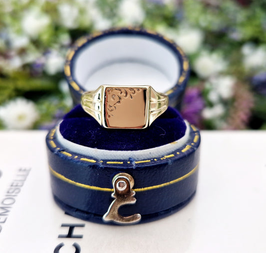 Vintage 1975 9ct Yellow Gold Ornate Engraved Floral Signet Ring / Size M or 6.5