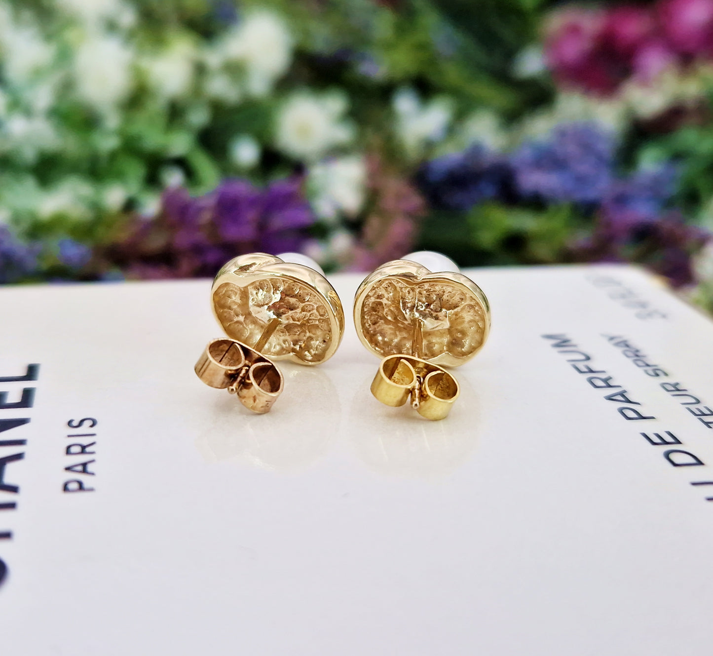 Vintage 9ct Yellow Gold Classic Real White Pearl Stud Earrings 3.6 grams