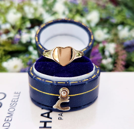 Vintage 1976 9ct Yellow Gold Polished Plain Love Heart Signet Ring / Size M or 6.5