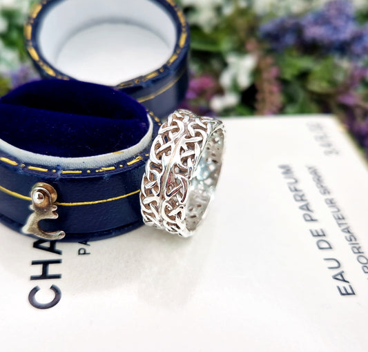 Vintage Sterling Silver Scottish Celtic Knot Infinity Wide Band Ring / Size N 1/2 or 7.25