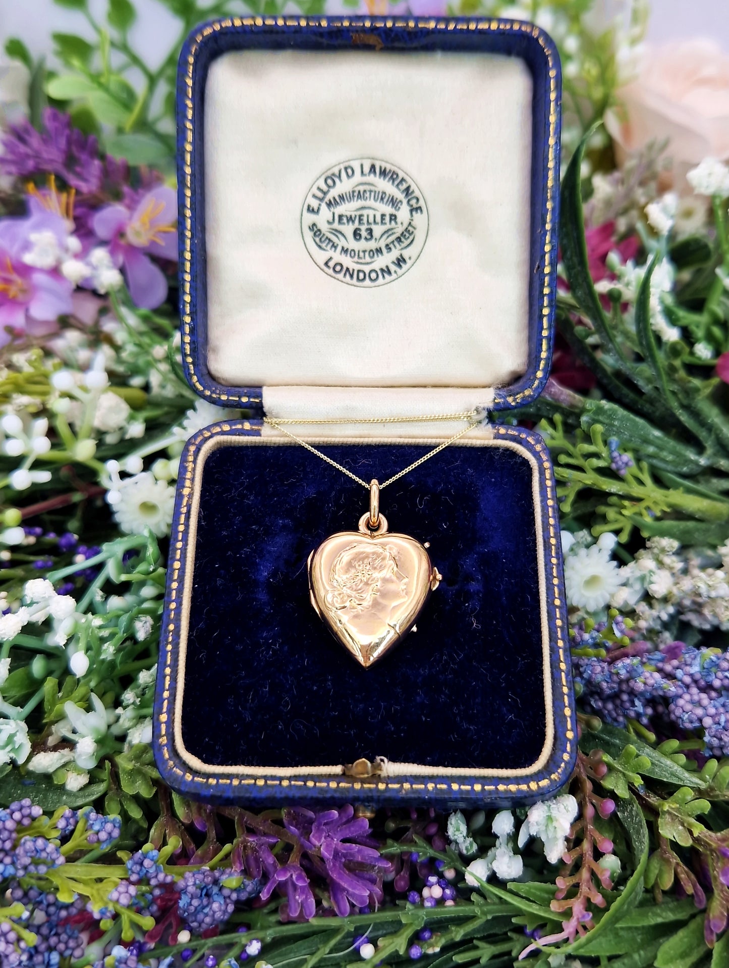Antique Art Nouveau 9ct Gold Feminine Lady Portrait Love Heart Locket Pendant