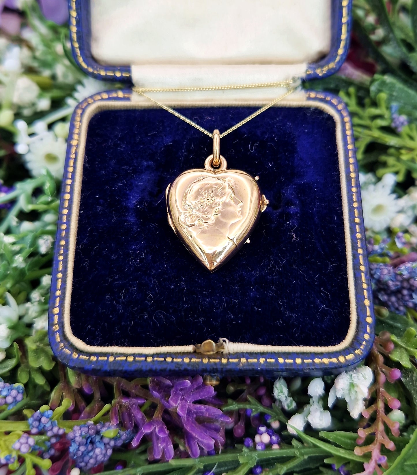 Antique Art Nouveau 9ct Gold Feminine Lady Portrait Love Heart Locket Pendant