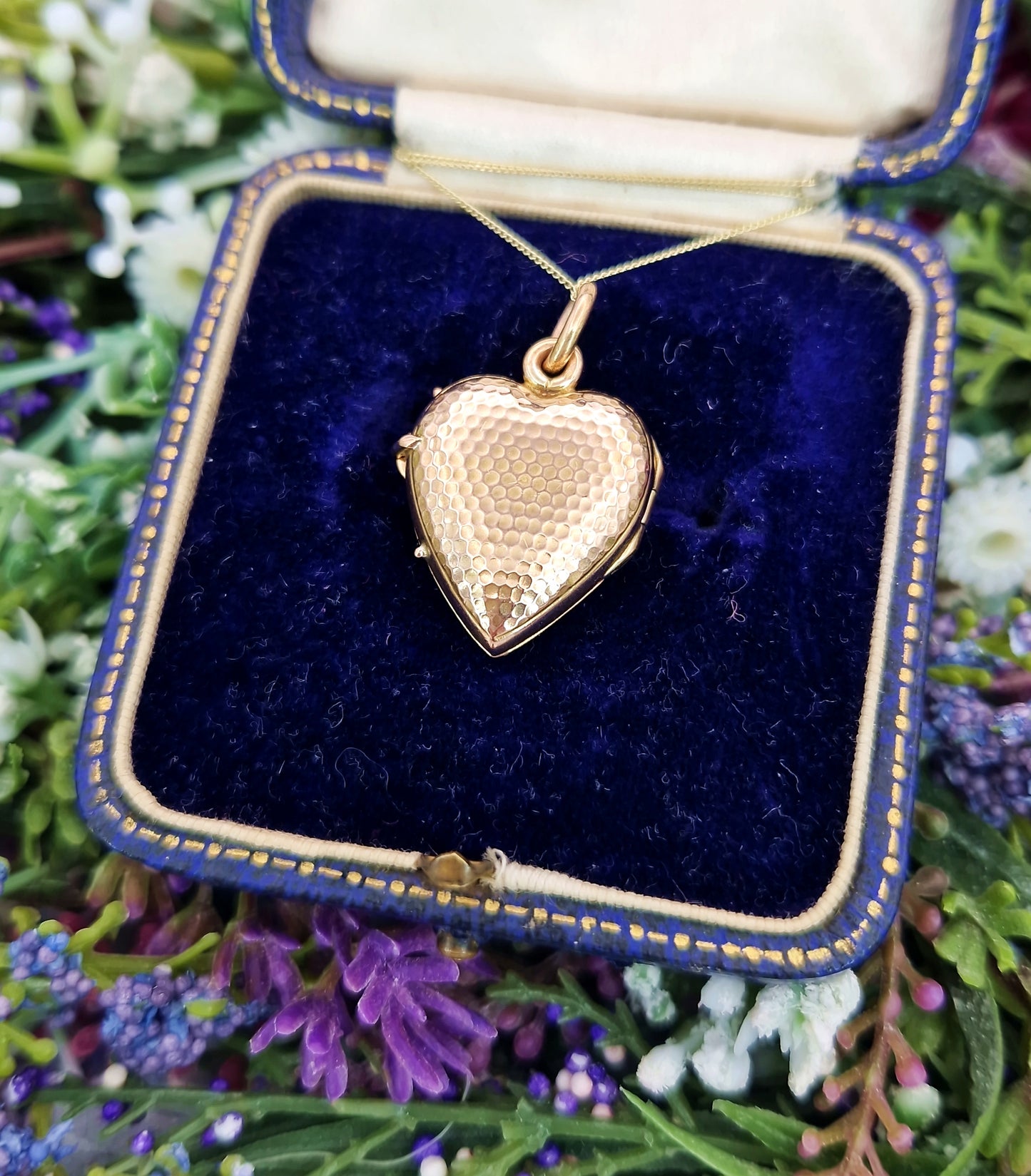 Antique Art Nouveau 9ct Gold Feminine Lady Portrait Love Heart Locket Pendant