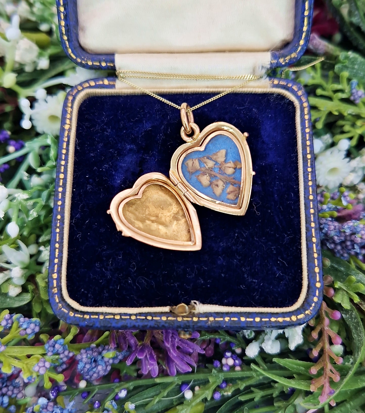 Antique Art Nouveau 9ct Gold Feminine Lady Portrait Love Heart Locket Pendant