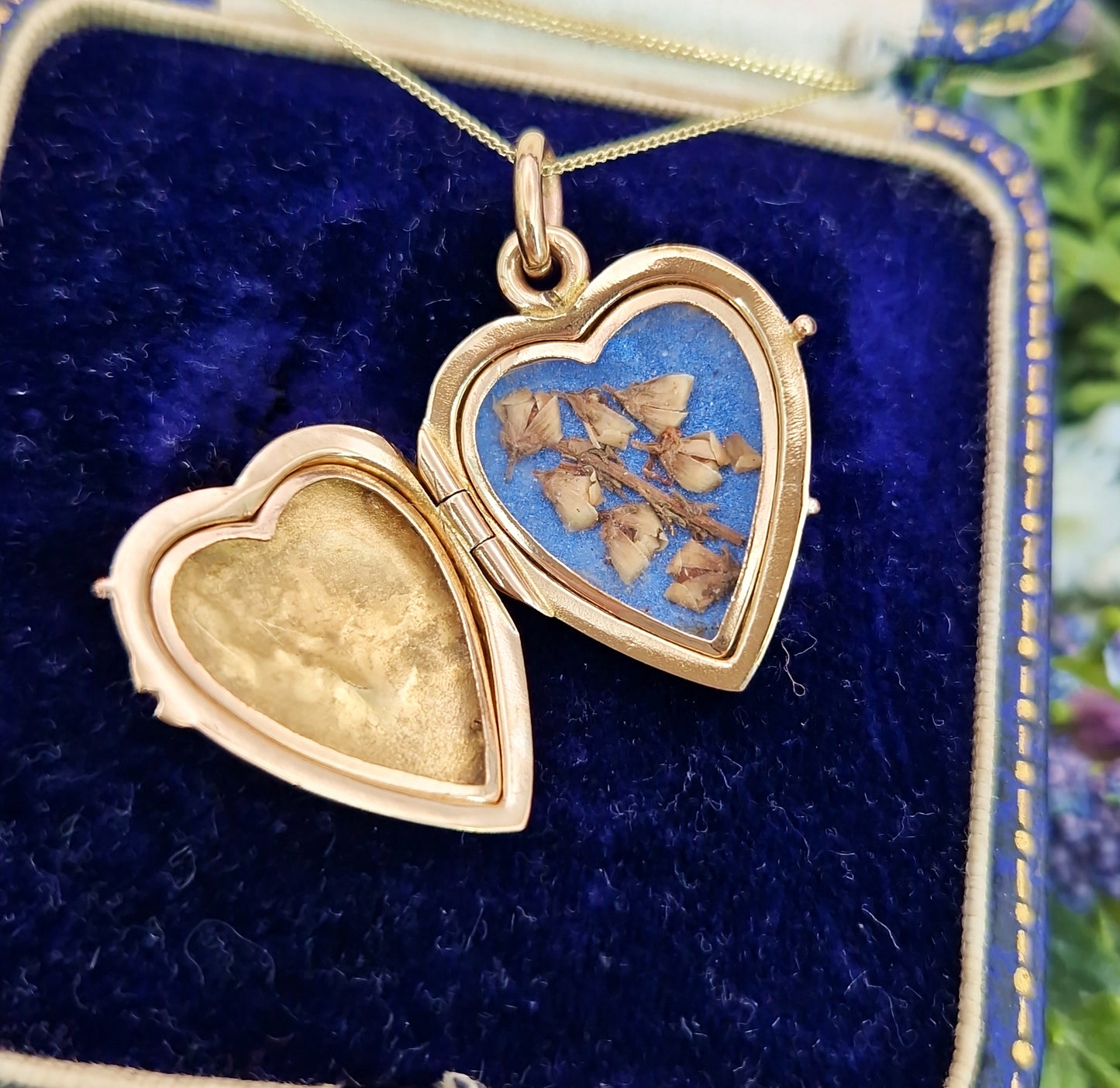 Antique Art Nouveau 9ct Gold Feminine Lady Portrait Love Heart Locket Pendant