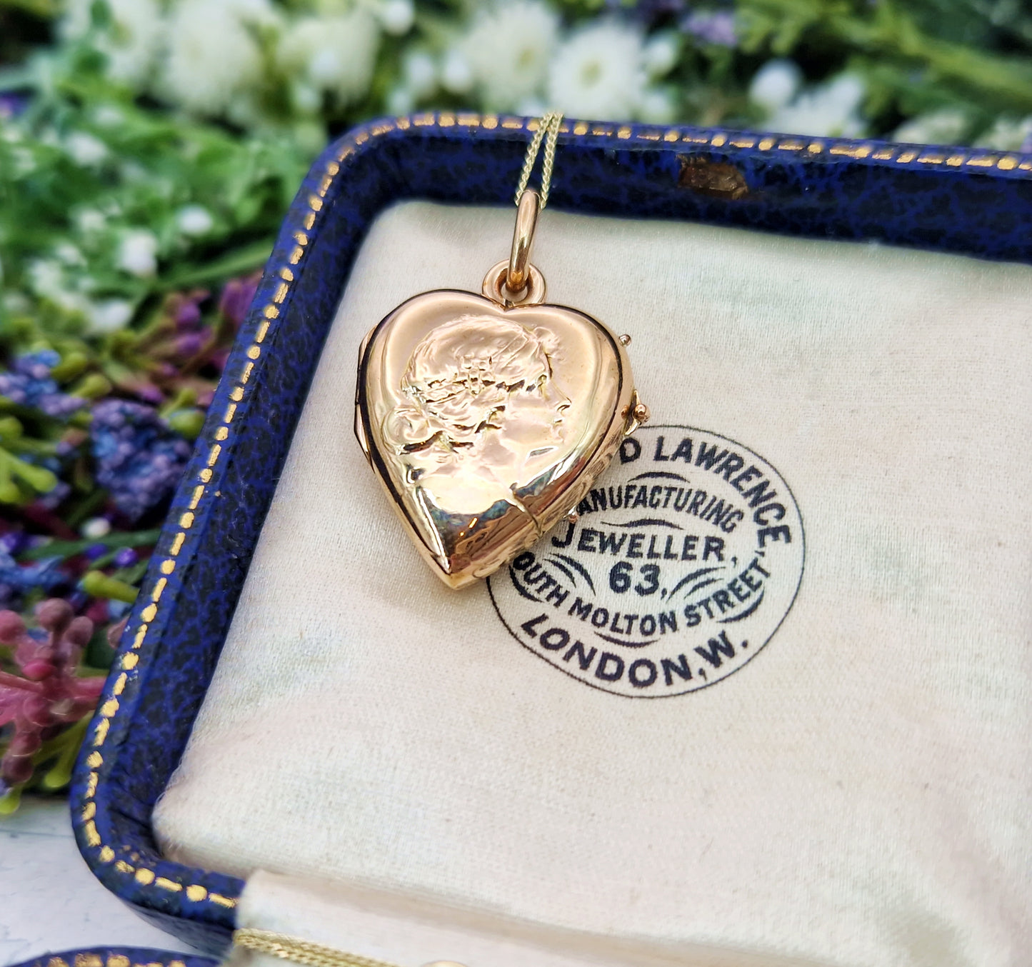 Antique Art Nouveau 9ct Gold Feminine Lady Portrait Love Heart Locket Pendant