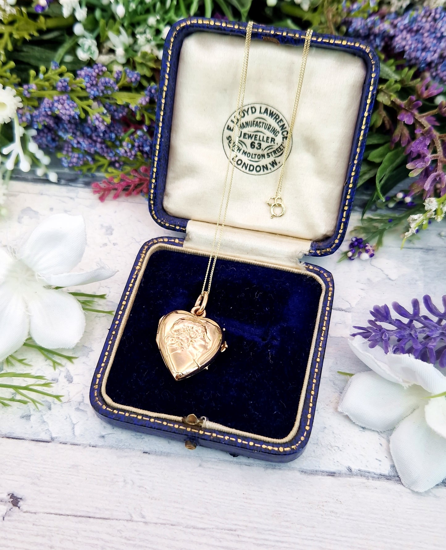 Antique Art Nouveau 9ct Gold Feminine Lady Portrait Love Heart Locket Pendant