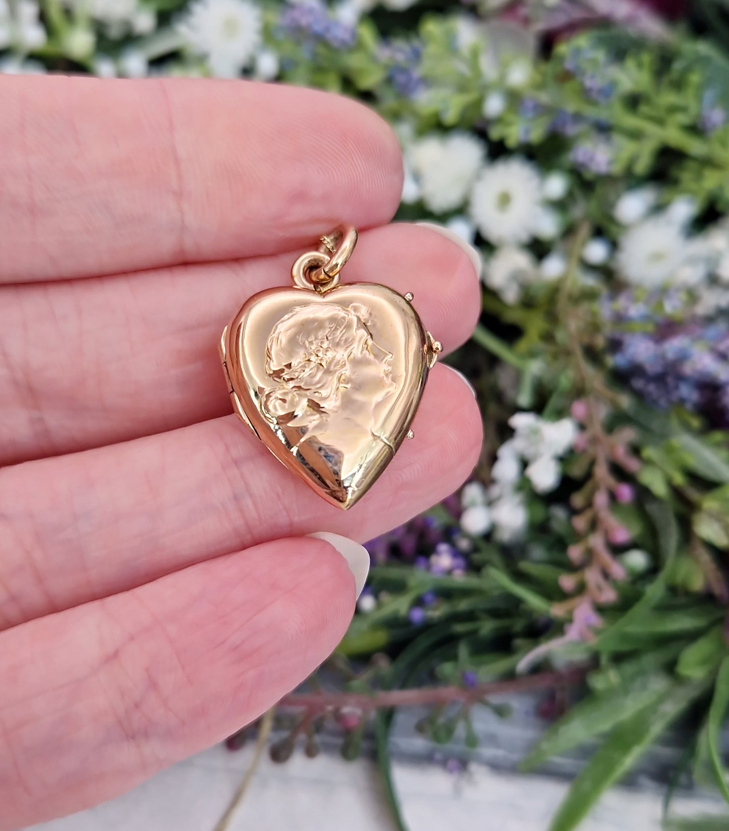 Antique Art Nouveau 9ct Gold Feminine Lady Portrait Love Heart Locket Pendant