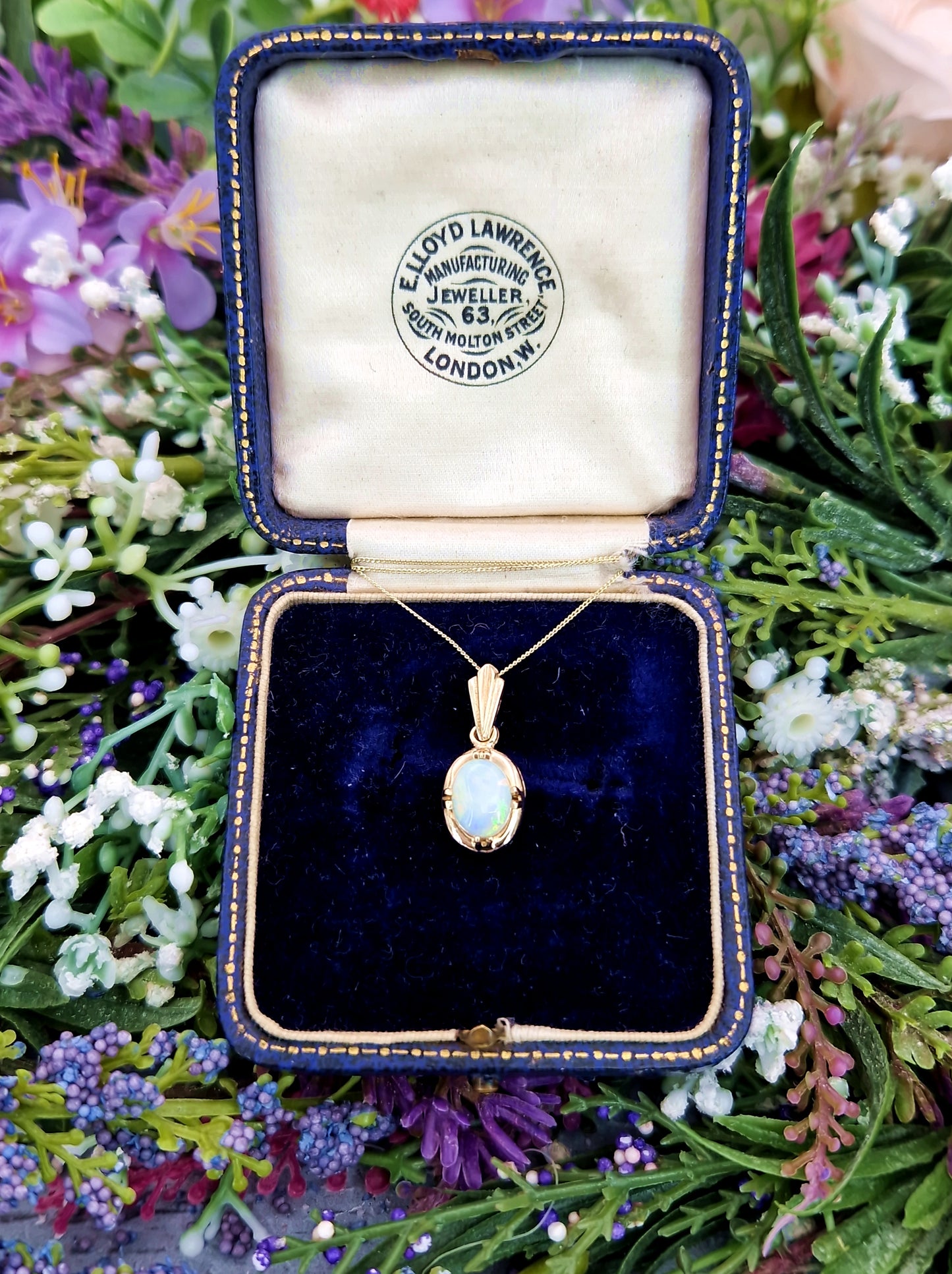 Vintage 1978 9ct Yellow Gold Dainty & Fine Natural Opal Solitaire Pendant Necklace