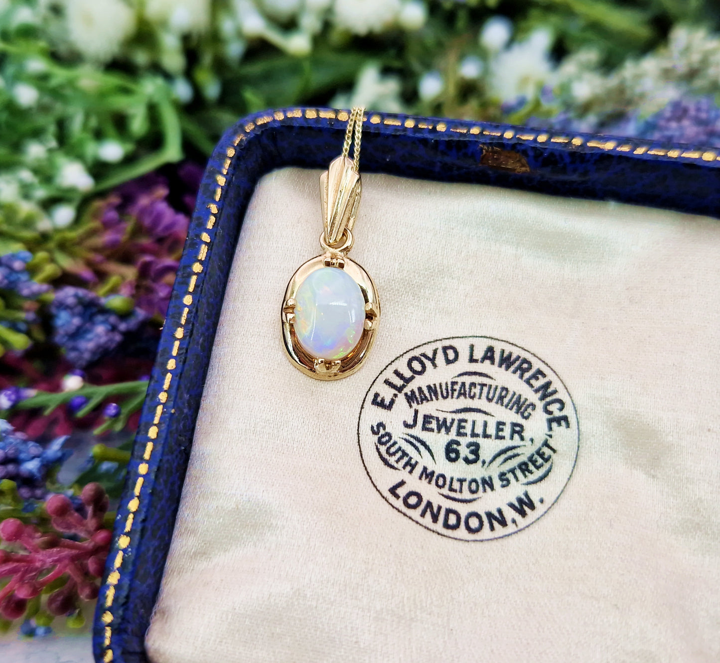 Vintage 1978 9ct Yellow Gold Dainty & Fine Natural Opal Solitaire Pendant Necklace