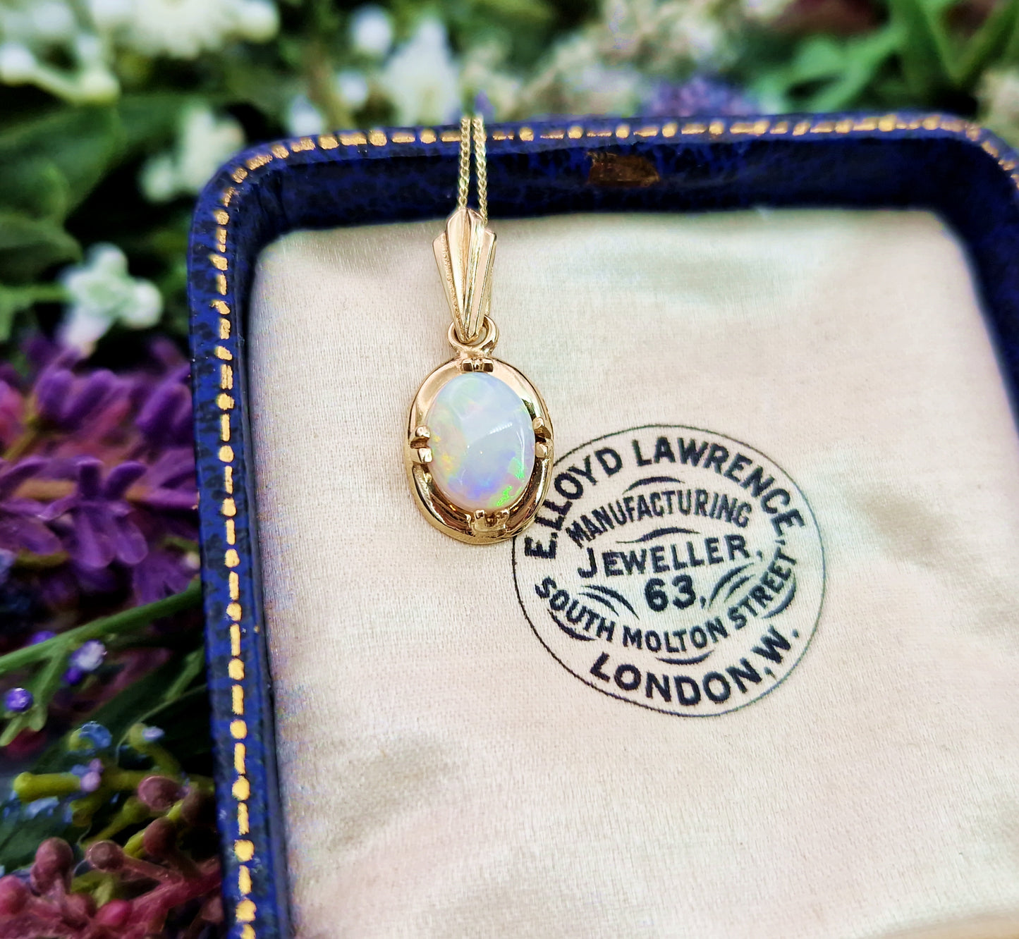 Vintage 1978 9ct Yellow Gold Dainty & Fine Natural Opal Solitaire Pendant Necklace
