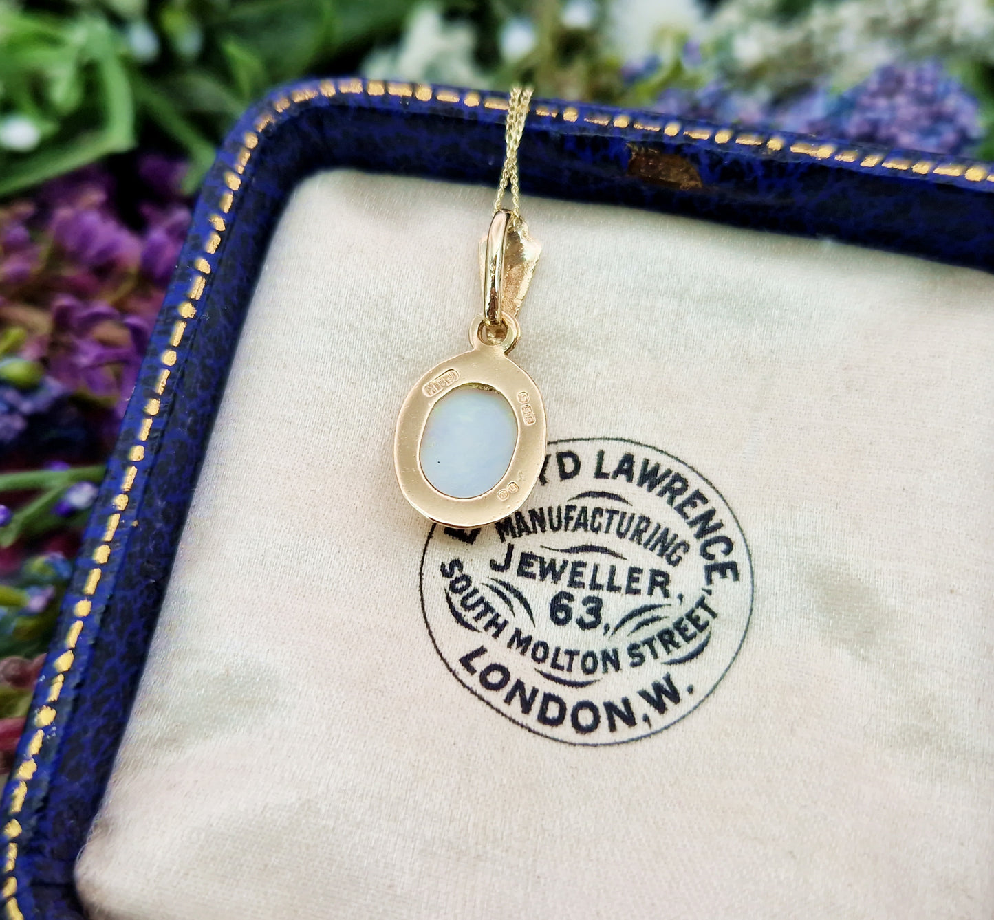 Vintage 1978 9ct Yellow Gold Dainty & Fine Natural Opal Solitaire Pendant Necklace