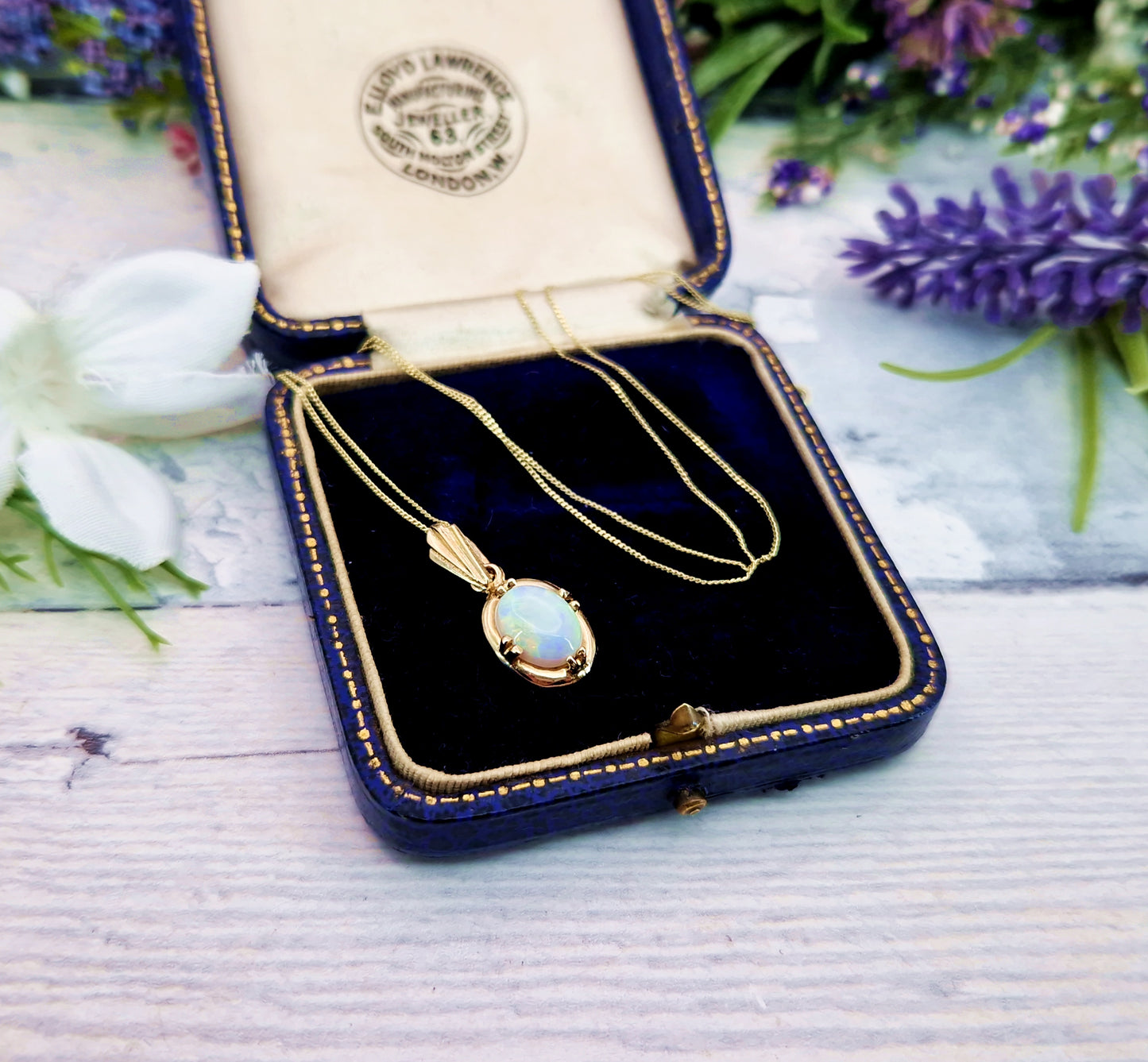 Vintage 1978 9ct Yellow Gold Dainty & Fine Natural Opal Solitaire Pendant Necklace