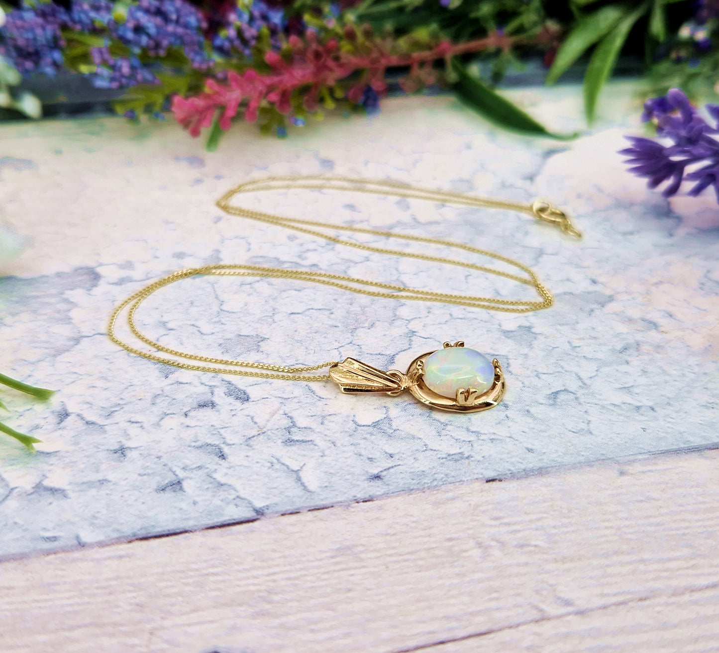 Vintage 1978 9ct Yellow Gold Dainty & Fine Natural Opal Solitaire Pendant Necklace