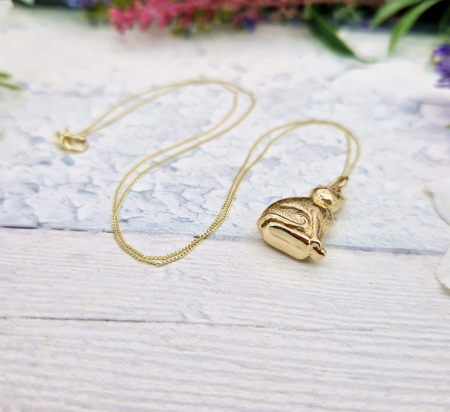 Vintage 1969 9ct Yellow Gold Miniature 3D Sitting Cat Charm Pendant