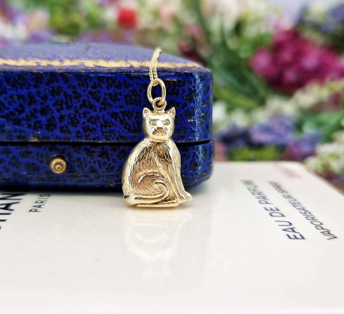 Vintage 1969 9ct Yellow Gold Miniature 3D Sitting Cat Charm Pendant