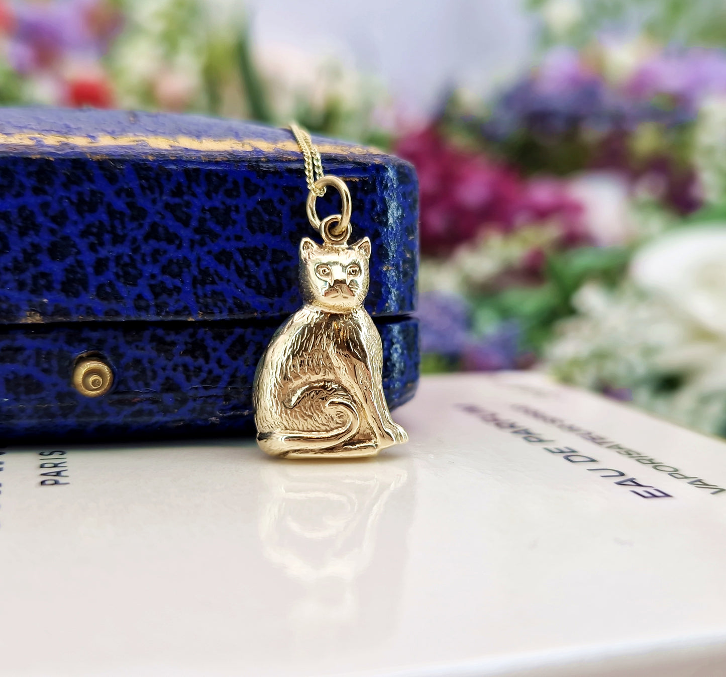 Vintage 1969 9ct Yellow Gold Miniature 3D Sitting Cat Charm Pendant
