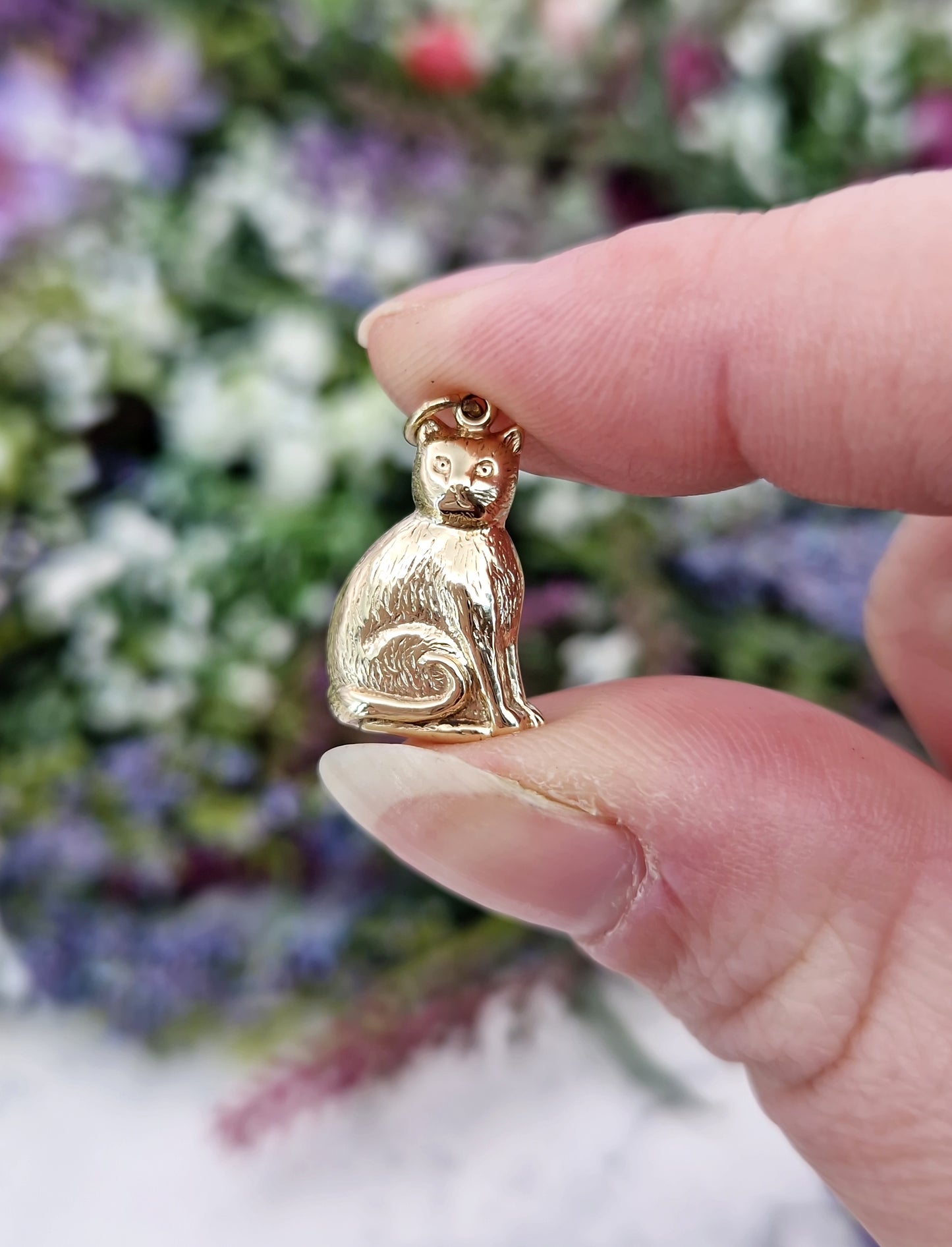Vintage 1969 9ct Yellow Gold Miniature 3D Sitting Cat Charm Pendant