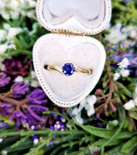 Vintage 9ct Gold Royal Blue Sapphire Solitaire Twist Ring / Size L 1/2 or 6.25