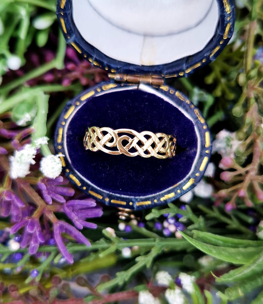 Vintage 9ct Yellow Gold Celtic Woven Infinity Knot Band Ring / Size M 1/2 or 6.75