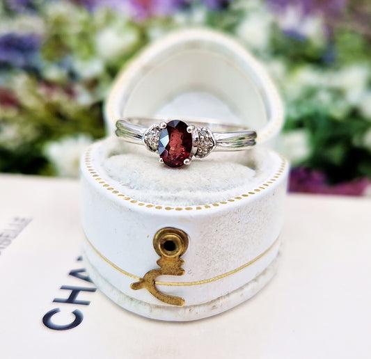 Vintage 9ct White Gold Dainty Garnet Gemstone and Diamond Ring / Size N 1/2 or 7.25