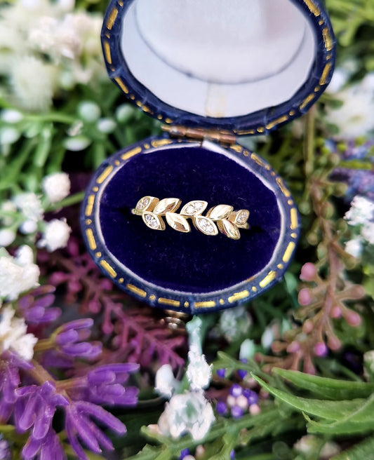 Vintage 9ct Yellow Gold Delicate Botanical Leaf Wreath Ring / Size M or 6.5