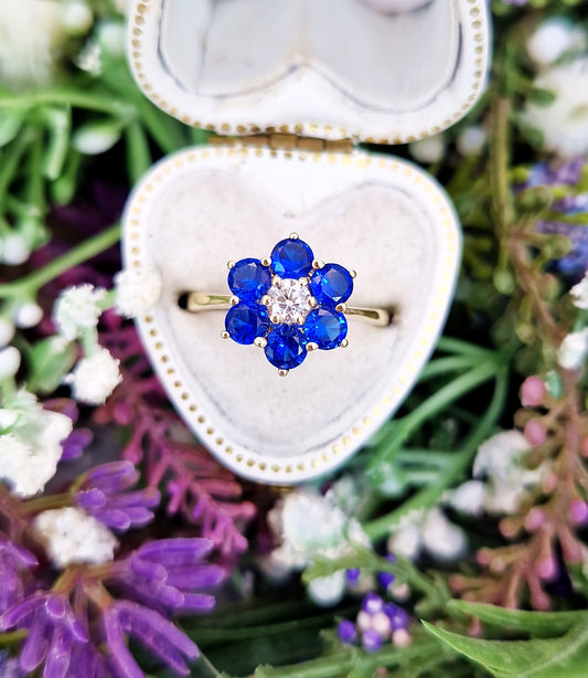 Vintage 9ct Gold Classic Vibrant Blue and White Spinel Gemstone Cluster Ring / Size L or 6